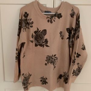 Women’s large Chelsea and Theodore sweater, floral print